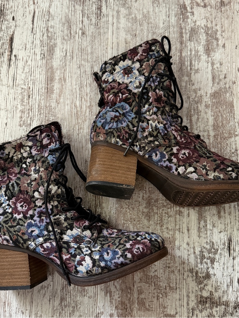 Vintage Floral Tapestry Lace-Up Boots - Picture 8 of 9